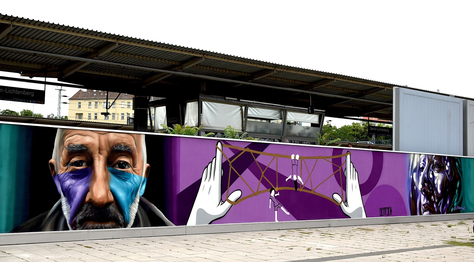 Part of the mural in memory of victims of right-wing violence at Eugeniu-Botnari-Platz (July 2023).